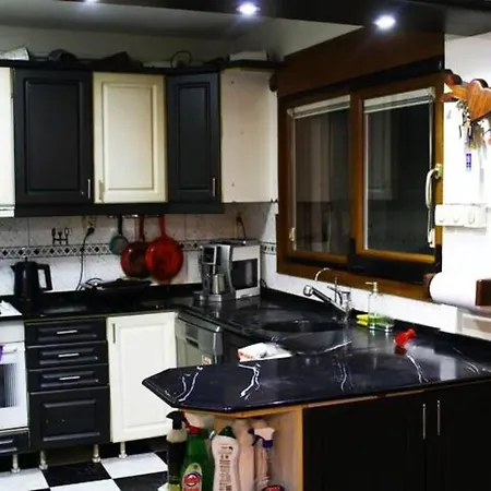 In The Most Luxurious Neighborhood Of Bostanli, 300 M From The Sea * 伊兹密尔