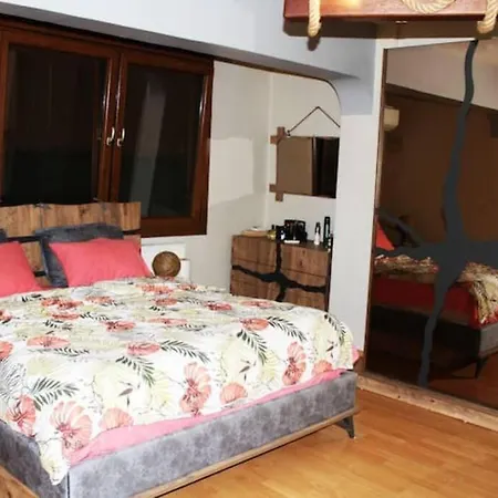In The Most Luxurious Neighborhood Of Bostanli, 300 M From The Sea * İzmir