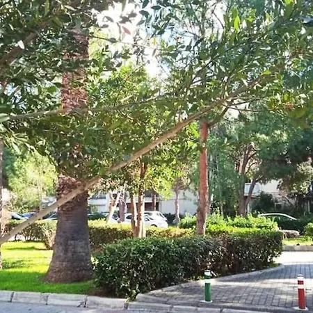 In The Most Luxurious Neighborhood Of Bostanli, 300 M From The Sea 公寓 *