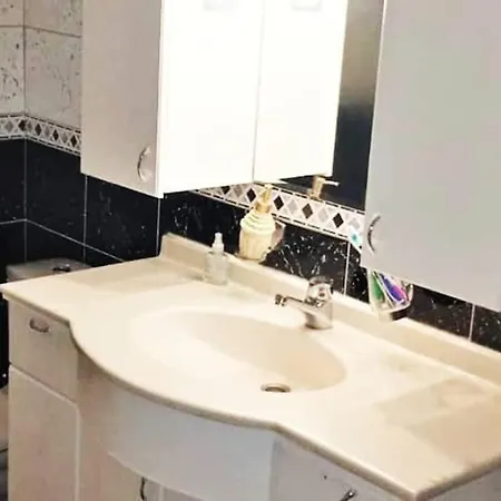 Appartement In The Most Luxurious Neighborhood Of Bostanli, 300 M From The Sea